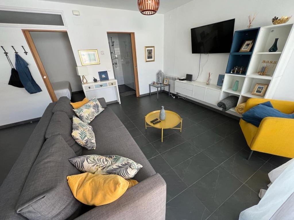 Sunny Flat In Sitges 30 Seconds To Beach, Balcony & Sea Views! Εξωτερικό φωτογραφία