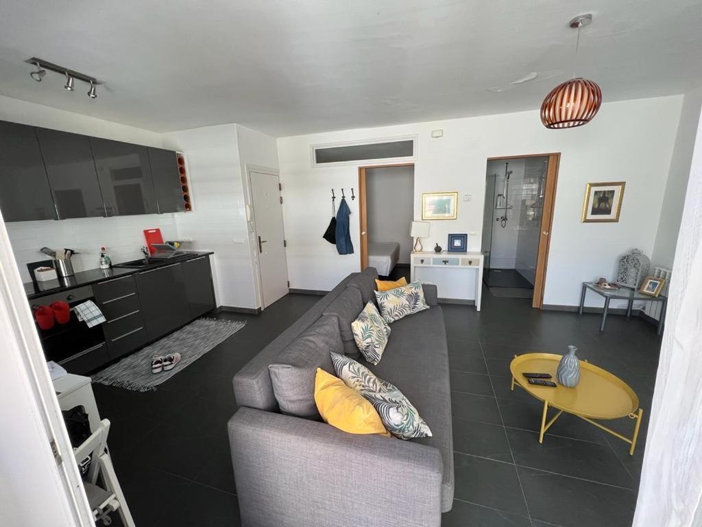 Sunny Flat In Sitges 30 Seconds To Beach, Balcony & Sea Views! Εξωτερικό φωτογραφία