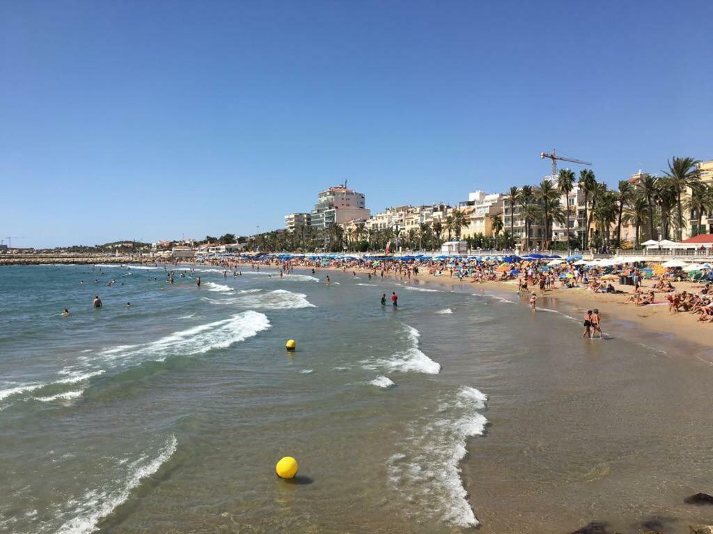 Sunny Flat In Sitges 30 Seconds To Beach, Balcony & Sea Views! Εξωτερικό φωτογραφία